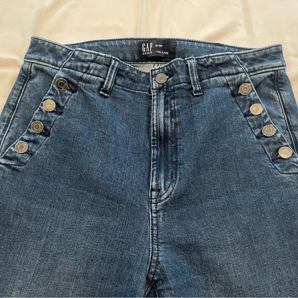 GAP Women's Blue 70s Flare Jeans with Buttons Size 10/30 Like New - Picture 2 of 5
